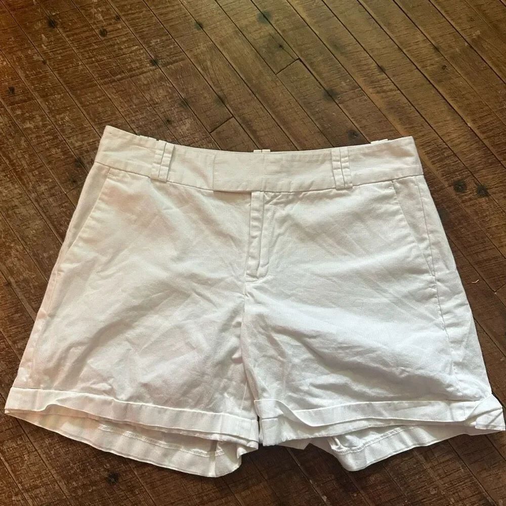 Banana Republic Martin fit white flat front normcore size 6 shorts